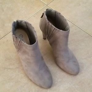 Bella Vita Light Taupe Ankle Booties